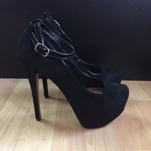 FINAL SALE✨Black Halston platform heels